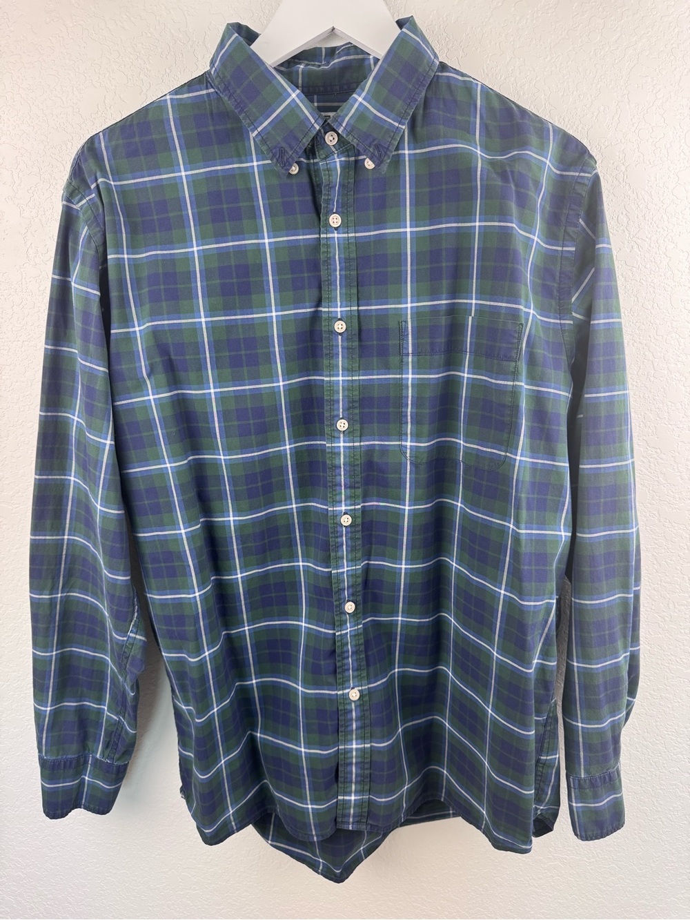Uniqlo Men's Green and Blue Plaid Button-Down Shirt